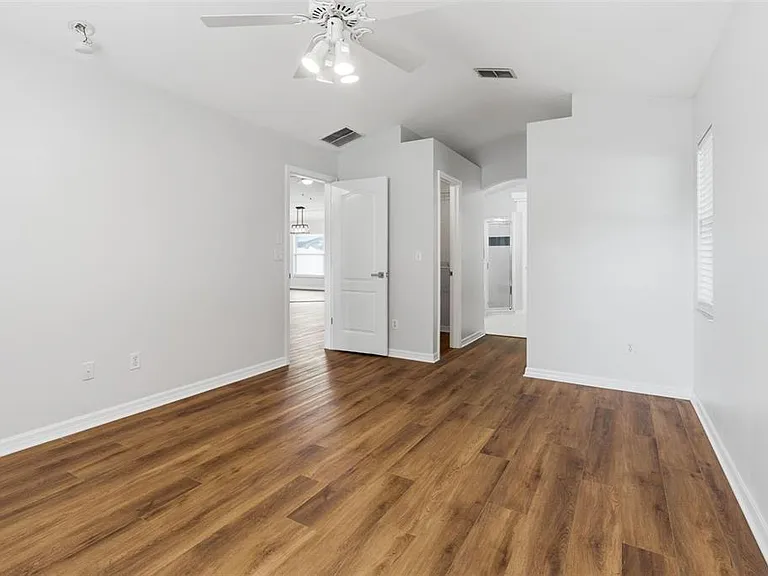 896 Princeton Dr — Photo 14