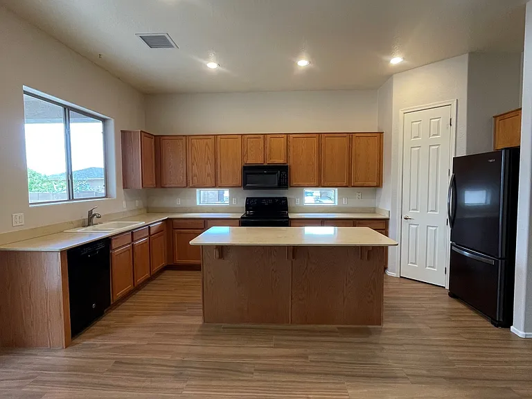 5649 N Bentley Ct — Photo 5