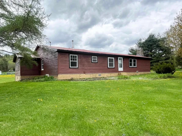29 Clifford Field Road, Sheffield, VT 05866