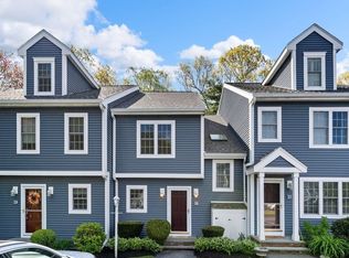 28 Hobart Ln UNIT 28, Rockland, MA 02370