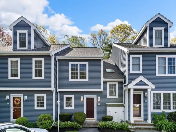 28 Hobart Ln Unit 28, Rockland, MA 02370