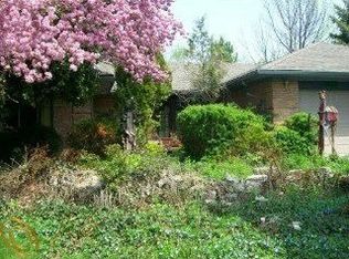 44070 Southampton Dr, Canton, MI 48187