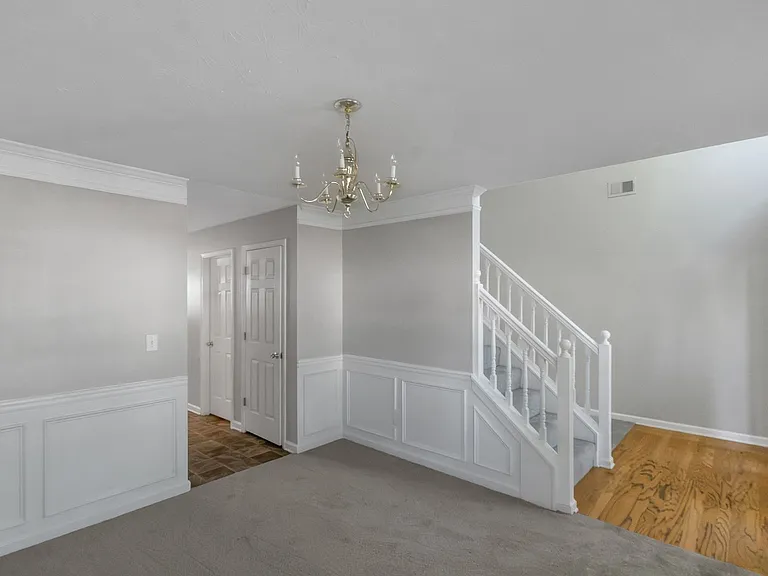 240 Dairyland Dr — Photo 7