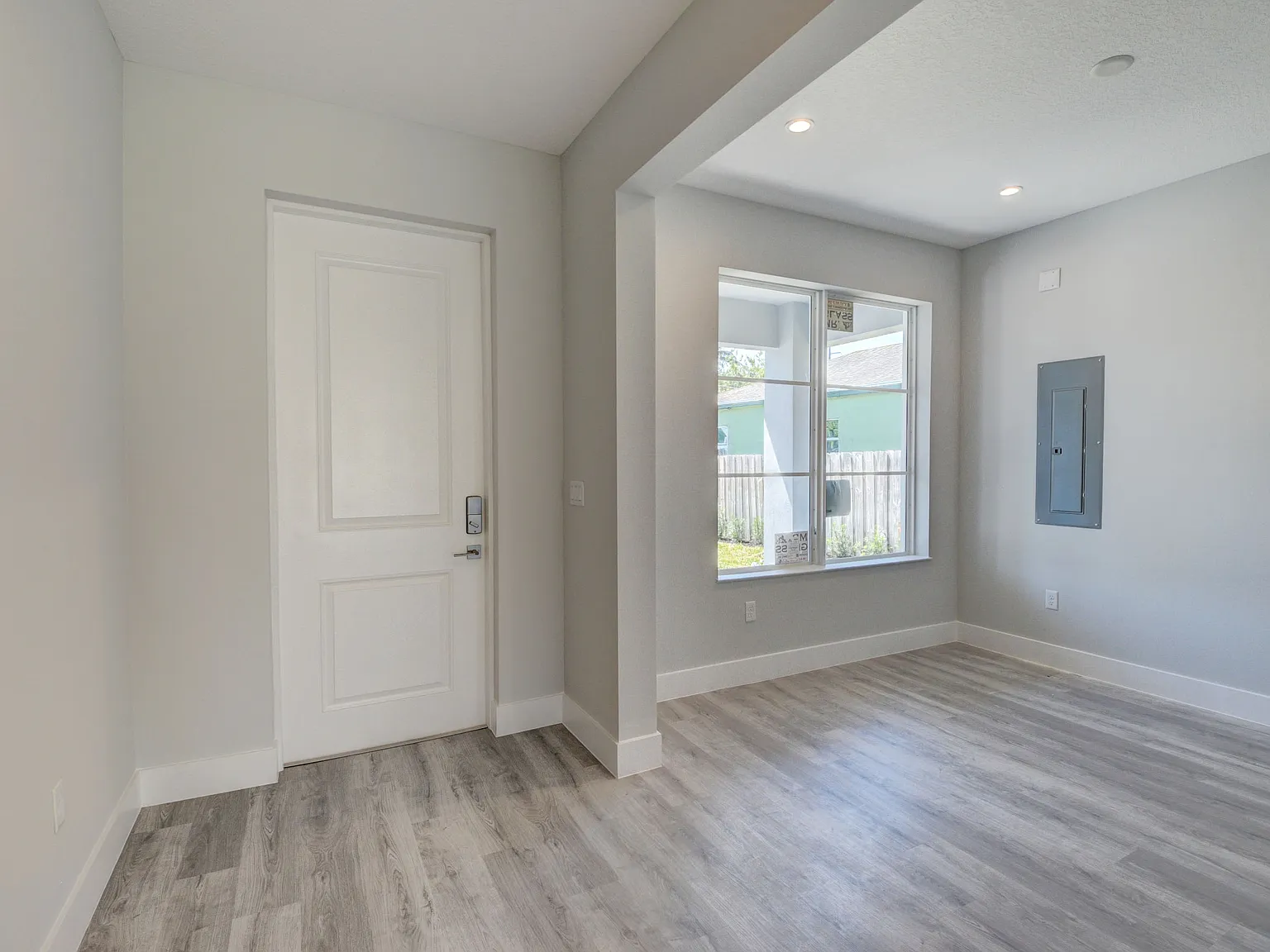 3 bed, 2389 sqft, $3,600 — Photo 2