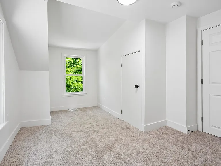 2289 Almira Ave — Photo 16