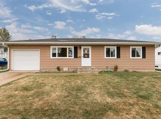 311 Zelda Dr NW, Cedar Rapids, IA 52405