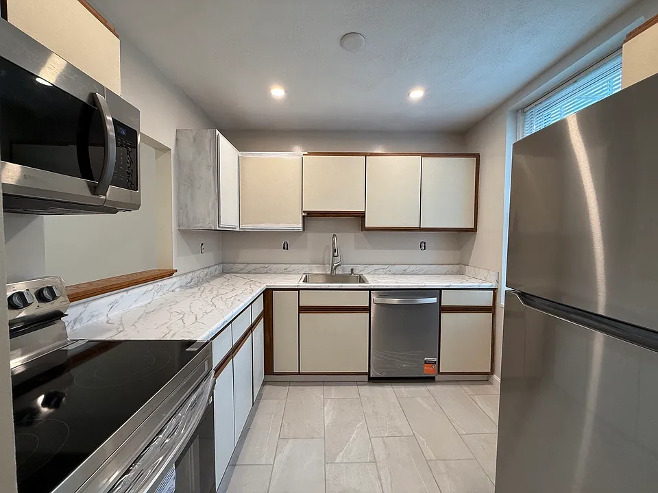 88 Gordon St #304