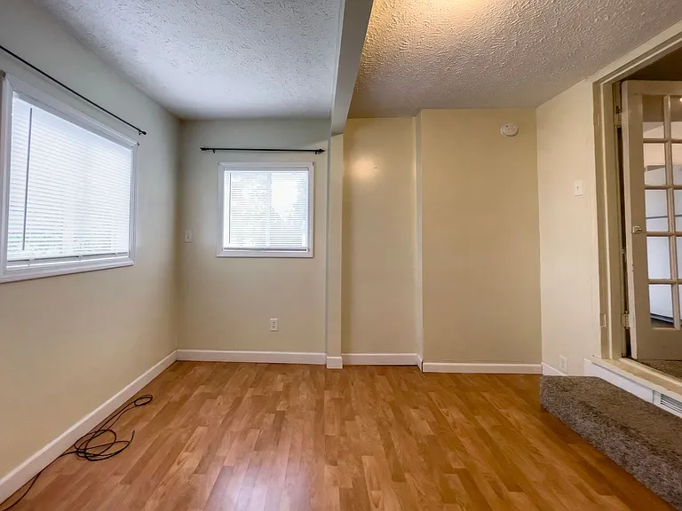 1512 N Woodridge Ave — Photo 23