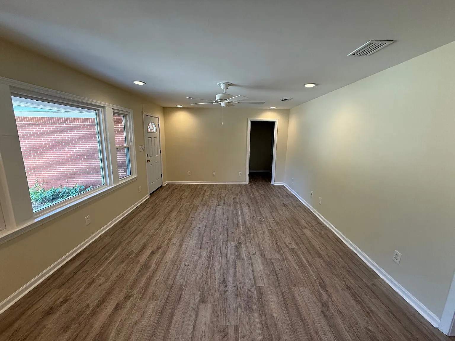 5 bed, 3.0 bath, $2,000 — Photo 2