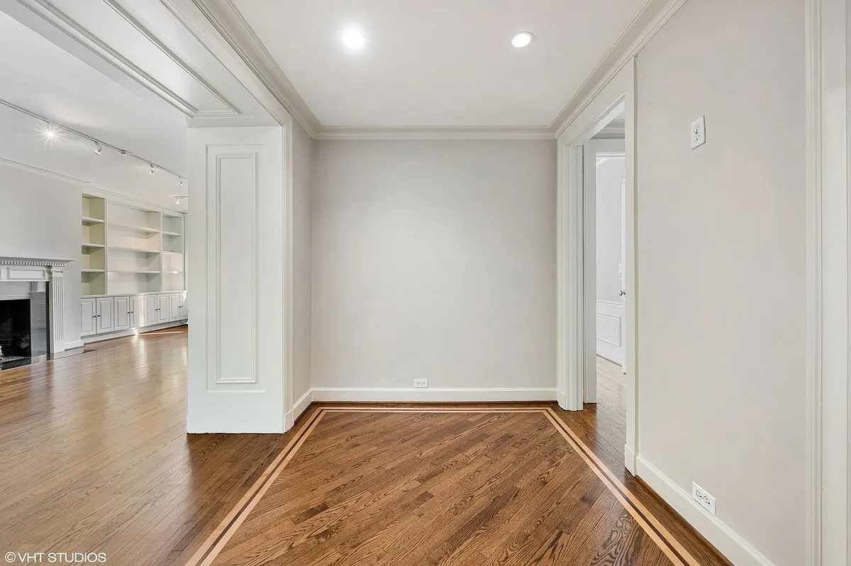 Building Photo - 3100 N Sheridan Rd #4D
