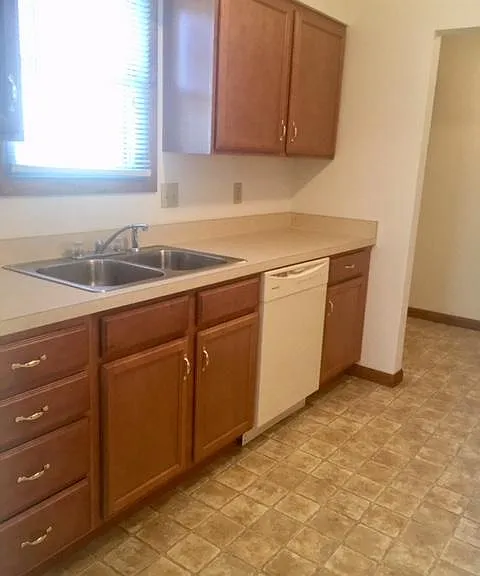 1411 Clover St — Photo 11