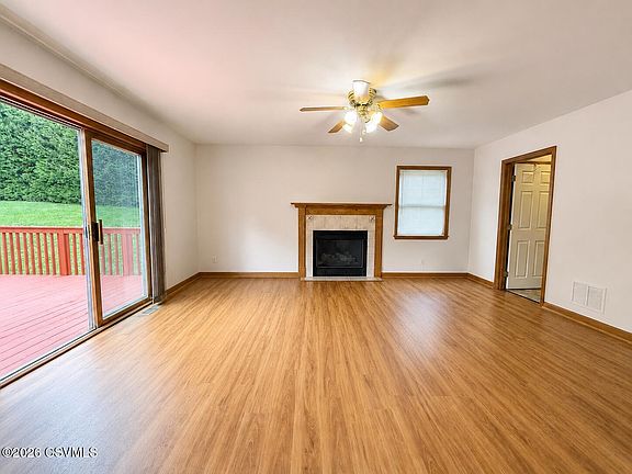 4th image of 8 Fairview Dr