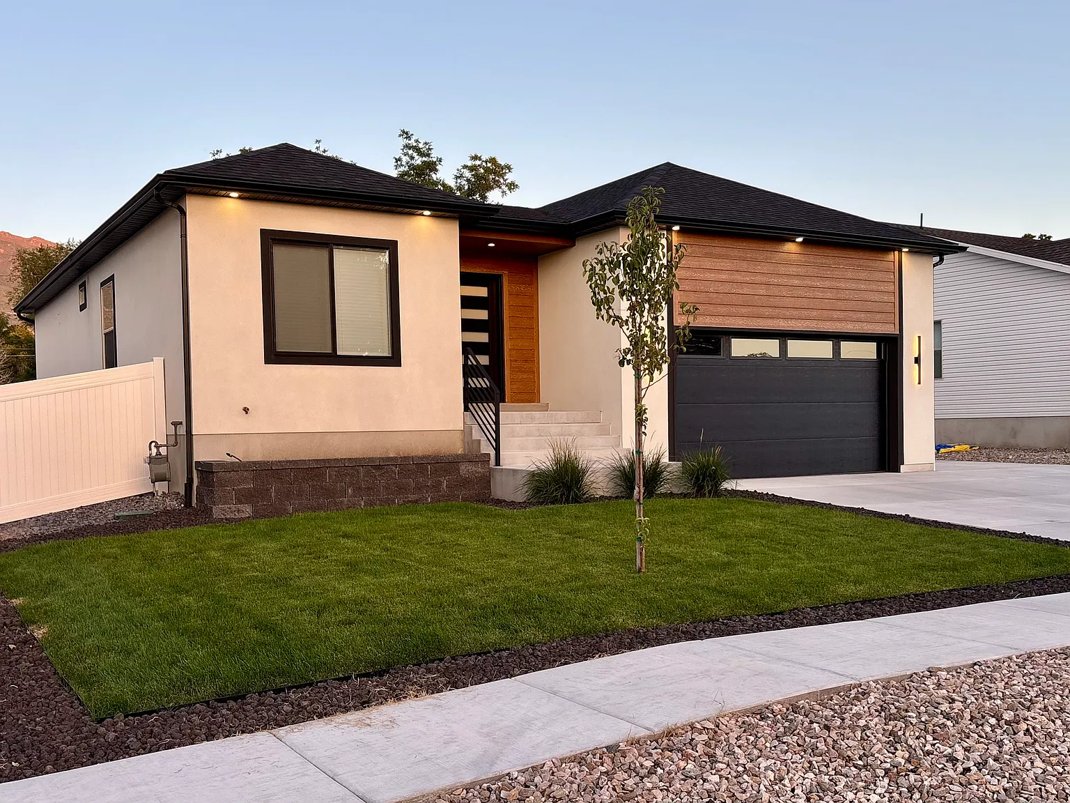 6 bed, 3200 sqft, $3,600 — Photo 2