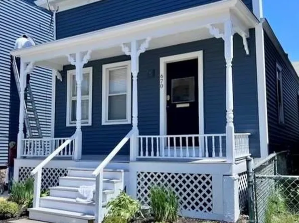 670 Thames St, Newport, RI 02840