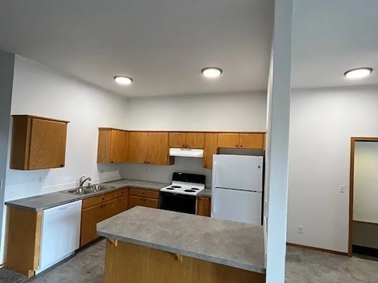 413 W Hood Ave — Photo 1