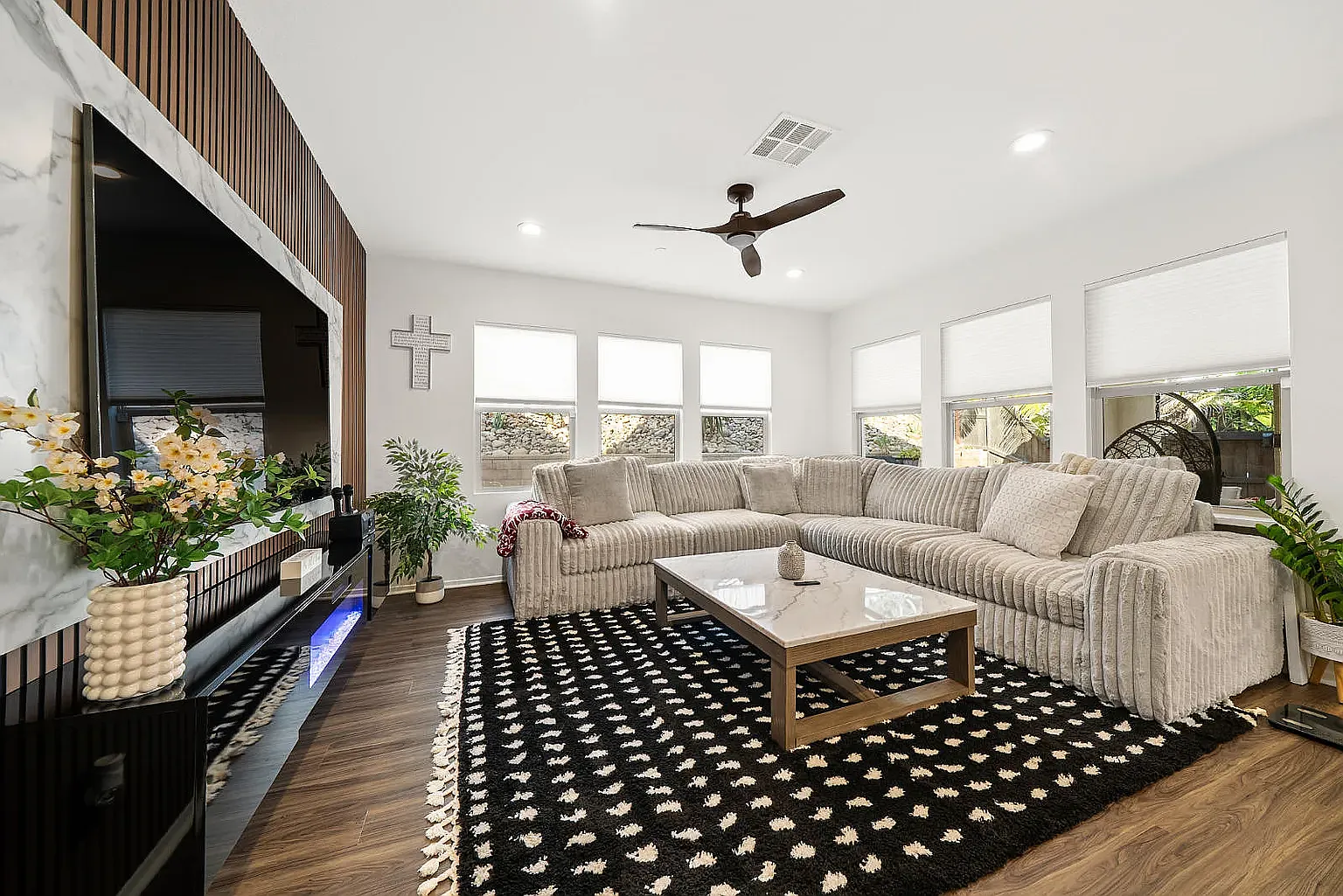 4 bed, 2143 sqft, $5,850 — Photo 4