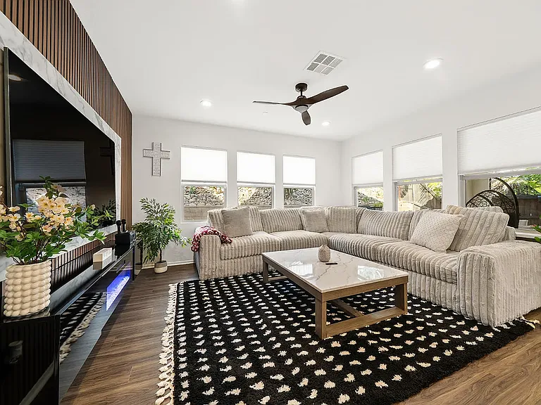 1017 Camino Aldea — Photo 4