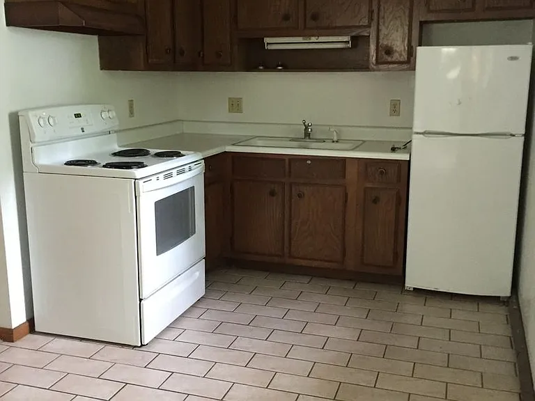 425 Western Ave #1-8 — Photo 2