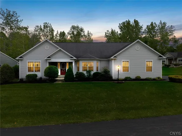 3161 Captiva Ct, Baldwinsville, NY 13027