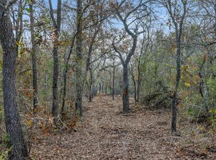 766 Bugtussle Ln, Luling, TX 78648