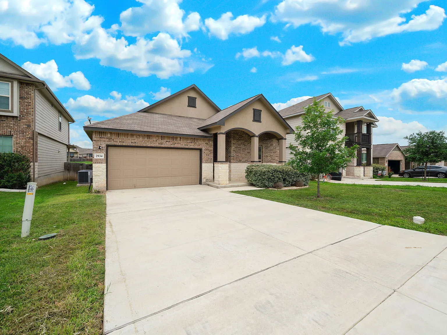 Bright 3-Bed Home with Island Kitchen, Fenced Yard & Garage in New Braunfels — Photo 1