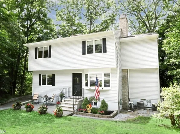 20 Linnea Pl, Ringwood Boro, NJ 07456