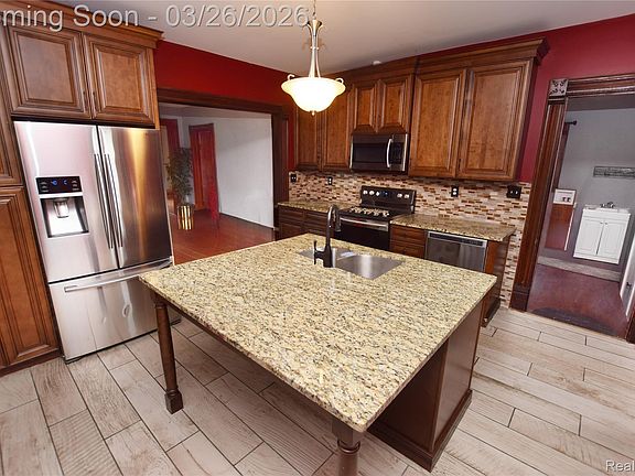 3rd image of 404 N Adelaide St