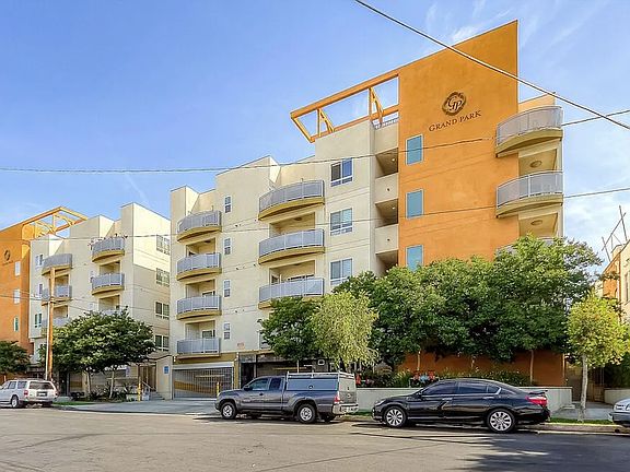 5th image of 2321 W 10th St Unit 402