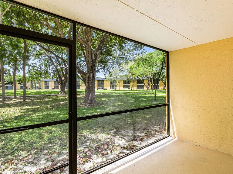 507 Meadows Cir — Photo 20