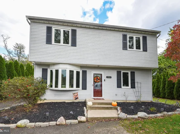 741 Hulmeville Rd, Langhorne, PA 19047