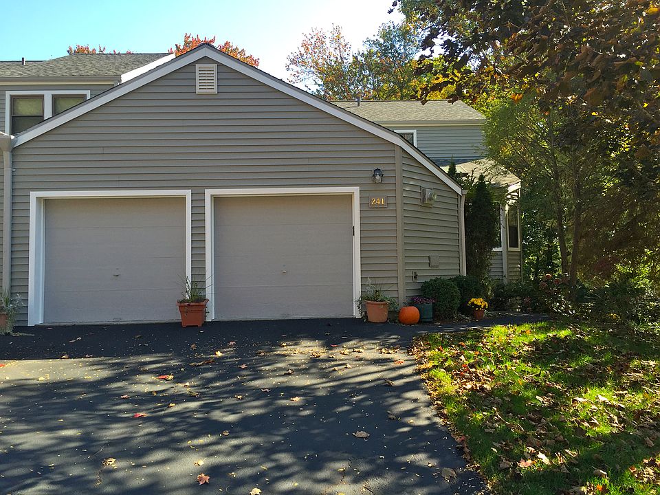 1st image of 241 Horseshoe Cir