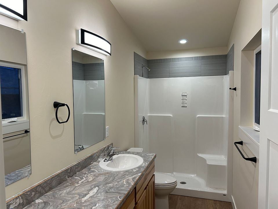 Large Bathroom !