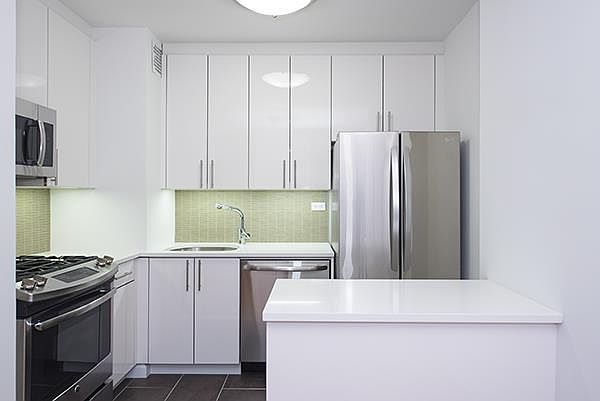 1st image of 300 E 40th St #1100