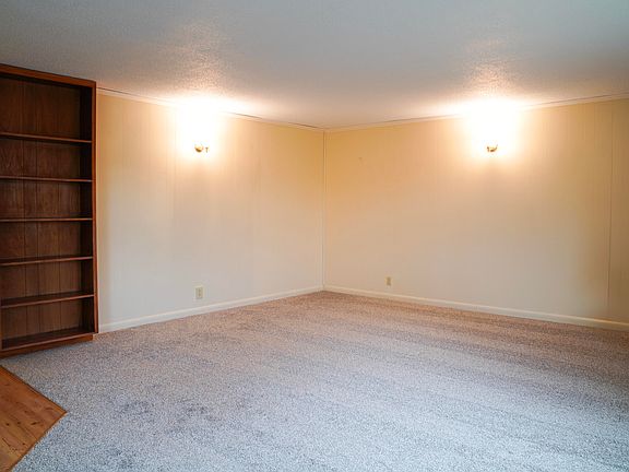5th image of 936 N Carrington Ave