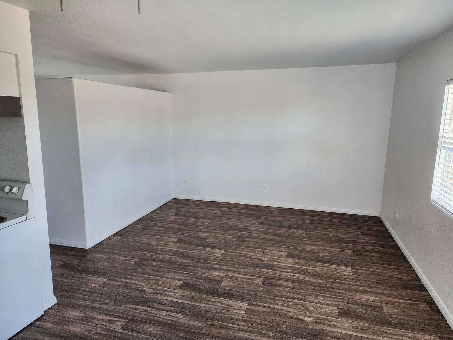 1 bed, 650 sqft, $1,050 — Photo 3