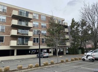 200 Grand Cove Way APT 4J, Edgewater, NJ 07020