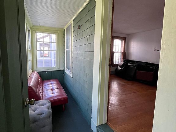 2nd image of 16 Burridge Pl #1