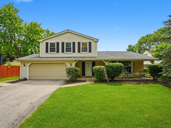 1554 Chickasaw Dr, Naperville, IL 60563