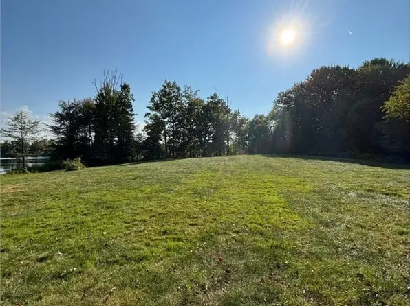 3842 N Shore Dr, Akron, OH 44333