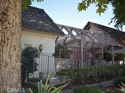 18631 Collins St APT 22, Tarzana, CA, 91356