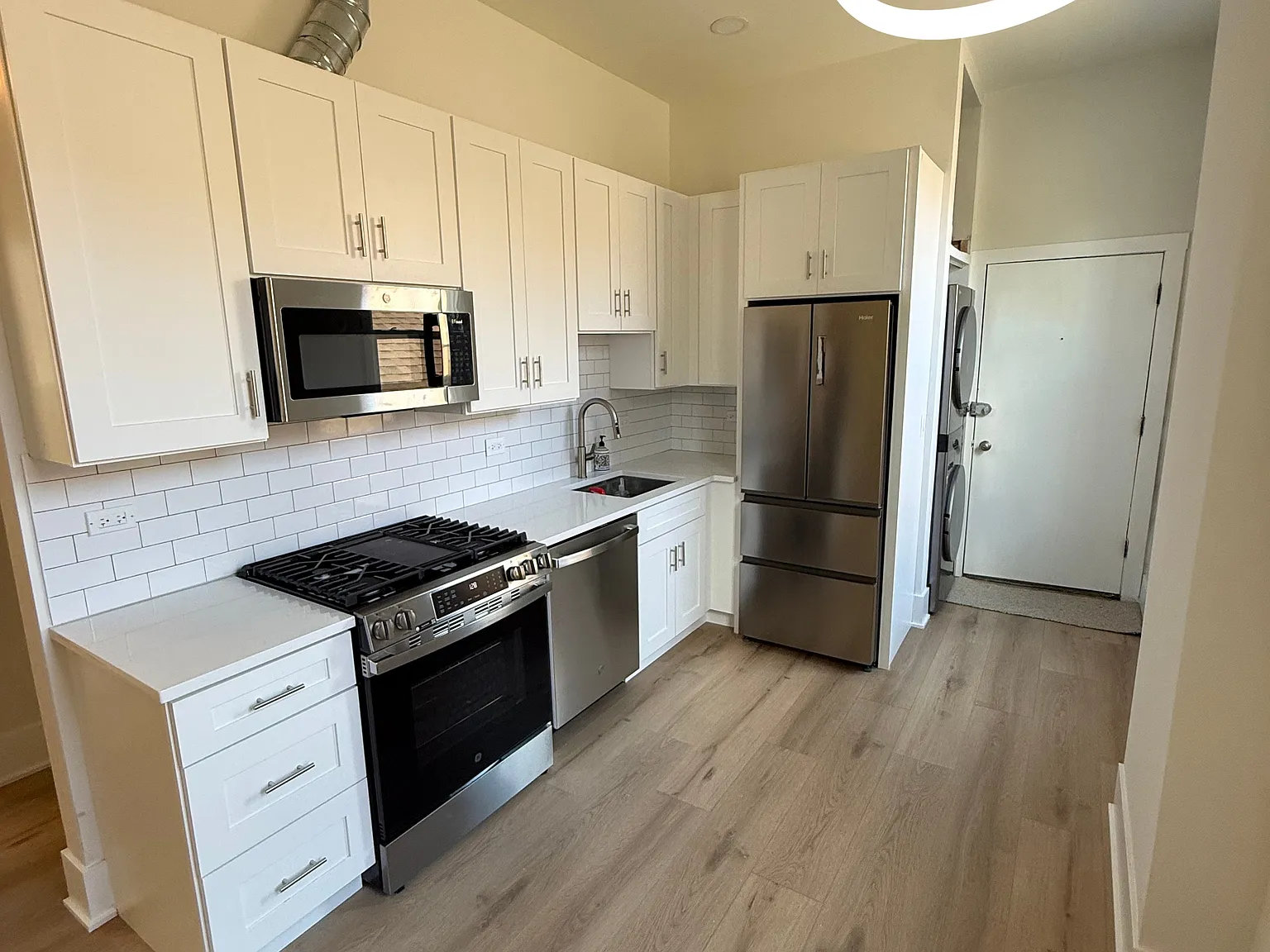 2 bed, 1.0 bath, 850 sqft, $2,500 — Photo 3