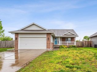 1429 Redbud Ct, Halstead, KS 67056