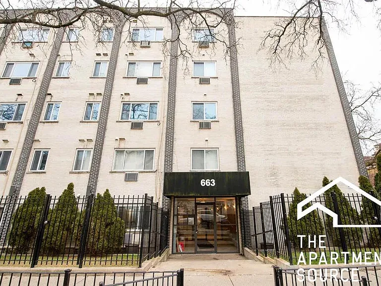661 W Grace St #417 — Photo 8