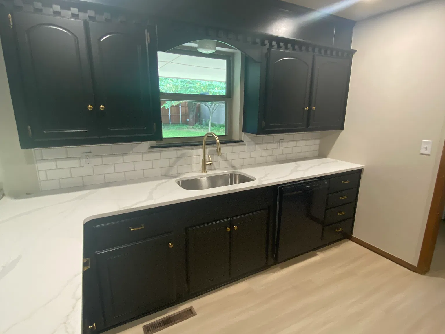 3 bed, 2.5 bath, 2012 sqft, $2,200 — Photo 3