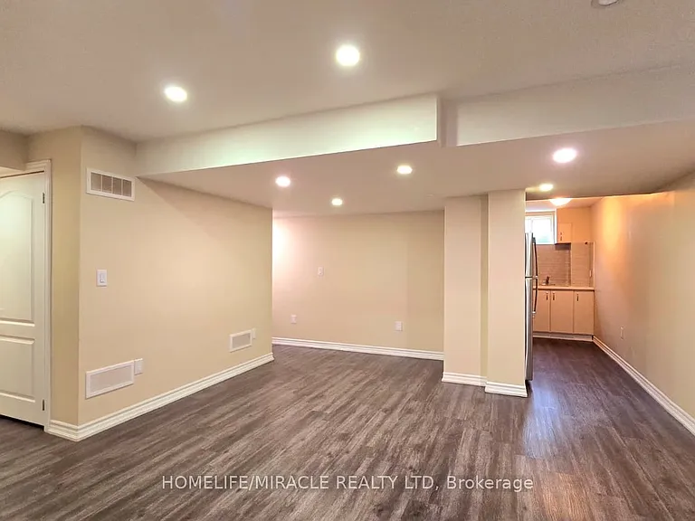 91 Tysonville Cir #LOWER — Photo 5