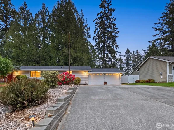 90 E Lakeland Way, Allyn, WA 98524