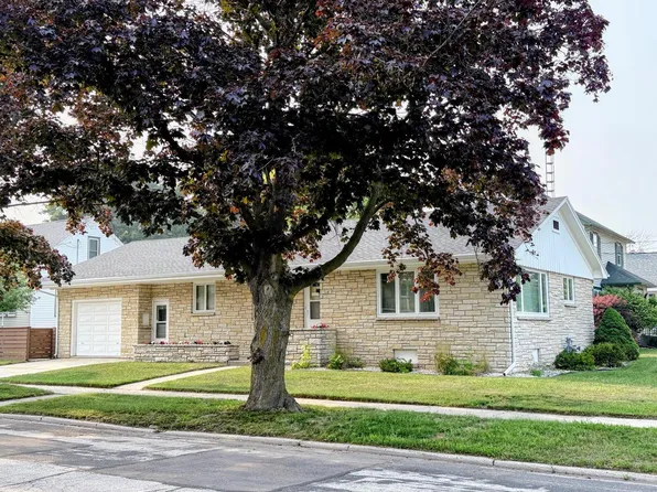 1504 Philippen STREET, Manitowoc, WI 54220