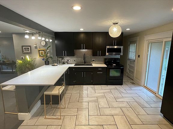 4th image of 1105 College Ave