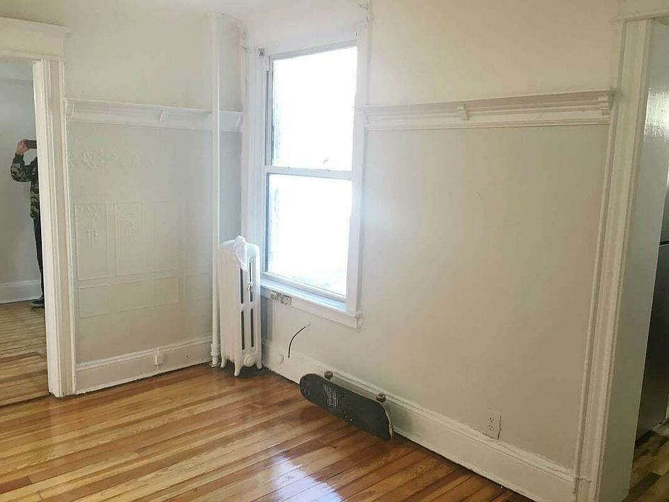 2nd image of 93 Montrose Ave Floor 3