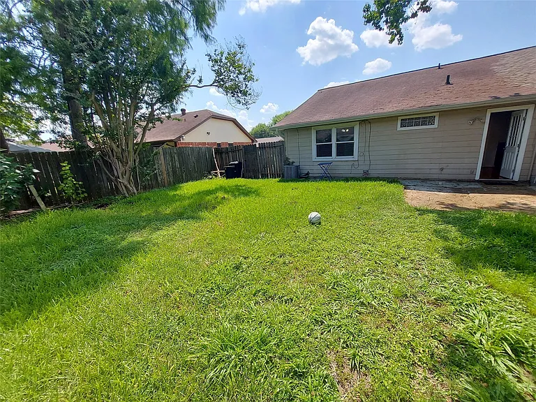 3807 Quiet Place Dr — Photo 44